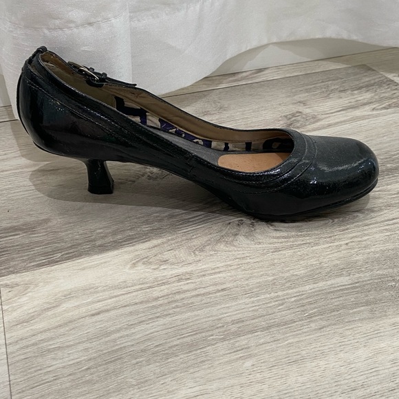 Shoes - Picture 2 of 3